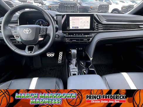 Used 2025 Toyota Camry SE w/ Convenience Package image 12