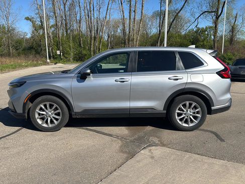 Used 2023 Honda CR-V EX image 2