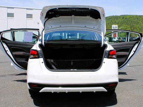 Used 2025 Nissan Versa SR w/ Trunk Package FWD image 20