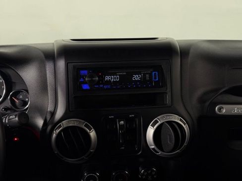 Used 2014 Jeep Wrangler Unlimited Sahara AWD/4WD image 19