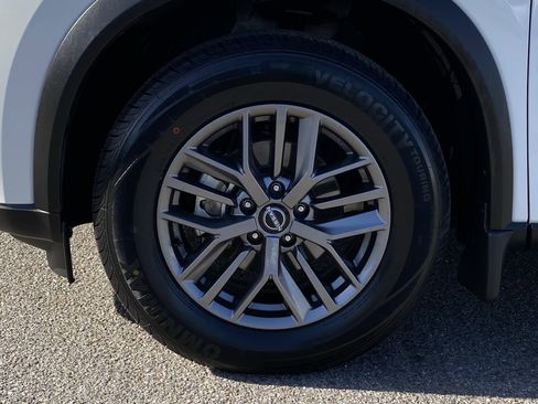 Used 2023 Nissan Rogue S image 10