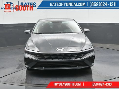 Used 2025 Hyundai Elantra SE FWD image 5