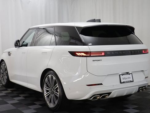 Used 2025 Land Rover Range Rover Sport Dynamic SE image 16