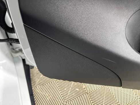 Used 2021 Tesla Model Y Long Range image 28