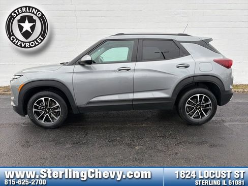 Used 2025 Chevrolet TrailBlazer LT image 2