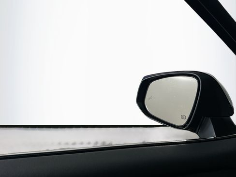 Used 2022 Toyota Highlander LE FWD image 16