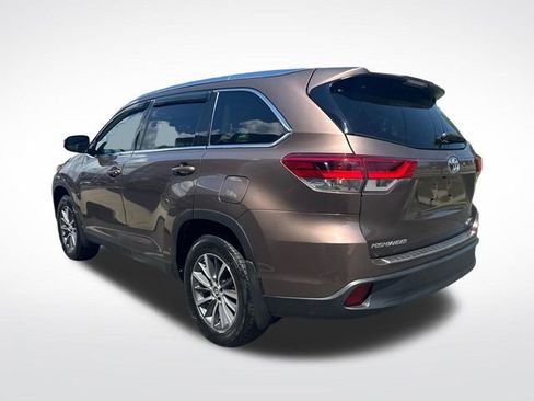 Used 2019 Toyota Highlander XLE AWD/4WD image 5