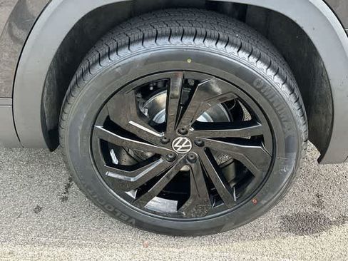 Used 2023 Volkswagen Atlas SE w/ Black Wheel Package AWD/4WD image 5