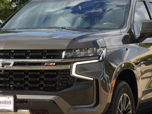 Used 2021 Chevrolet Suburban Z71 w/ Luxury Package AWD/4WD image 4