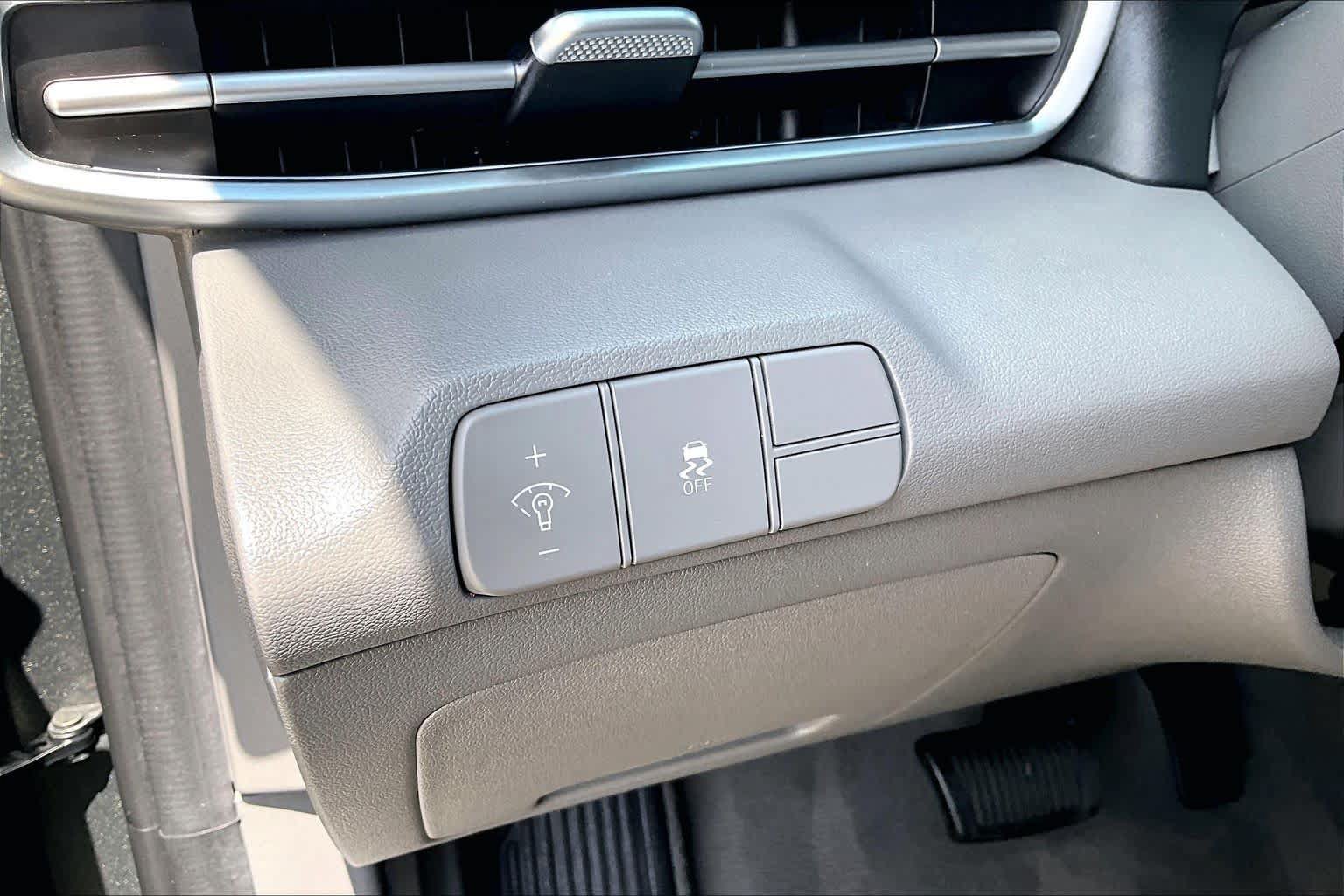 Certified 2025 Hyundai Elantra SEL FWD image 36