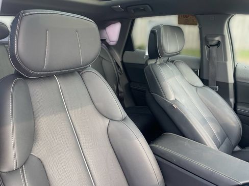 Certified 2025 Cadillac Optiq Sport 2 w/ LPO, Floor Liner Package AWD/4WD image 42