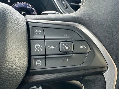 Used 2024 Jeep Grand Cherokee L Laredo image 34