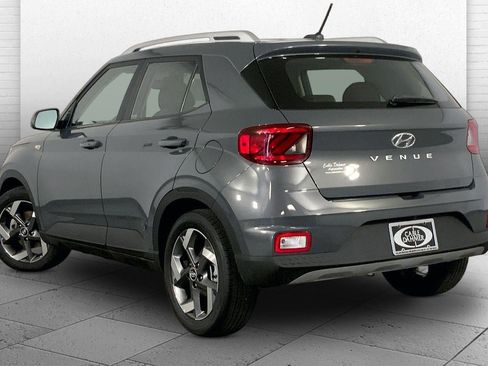 Used 2025 Hyundai Venue SEL FWD image 11