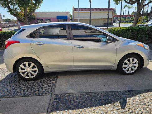 Used 2017 Hyundai Elantra GT FWD image 4