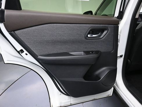 Used 2023 Nissan Rogue SV image 24