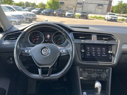 Used 2019 Volkswagen Tiguan SE AWD/4WD image 2