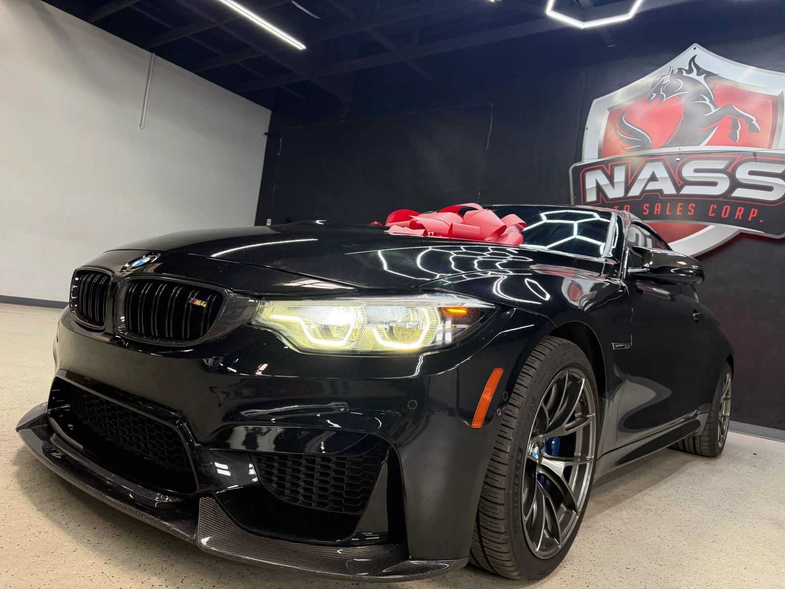 Used 2018 BMW M4 Coupe RWD image 3