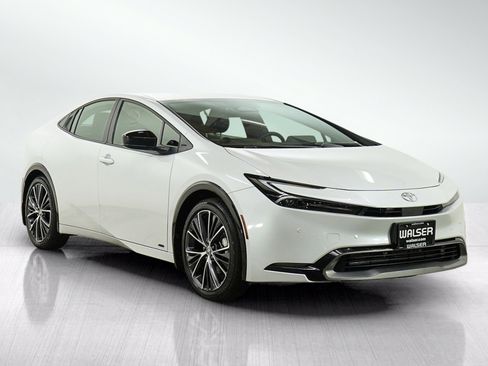 Used 2023 Toyota Prius XLE AWD/4WD image 7