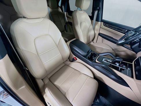 Used 2023 Porsche Cayenne S image 30