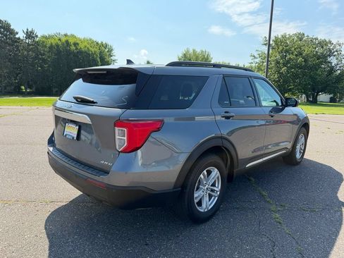 Used 2023 Ford Explorer XLT AWD/4WD image 3