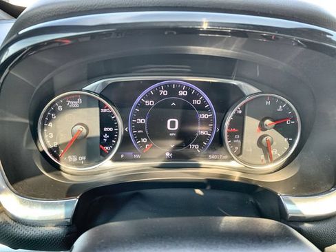 Used 2023 Chevrolet Traverse Premier FWD image 11
