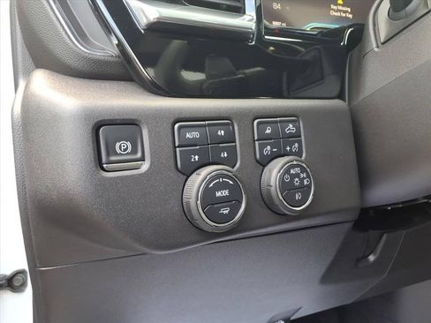 Used 2025 Chevrolet Silverado 1500 LT Trail Boss w/ LT Trail Boss Premium Package AWD/4WD image 19