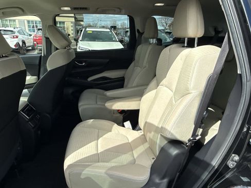 Certified 2025 Subaru Ascent Premium AWD/4WD image 18