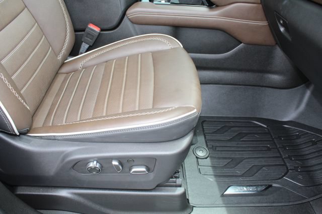 Used 2025 GMC Yukon Denali Ultimate w/ LPO, Floor Liner Package AWD/4WD image 18