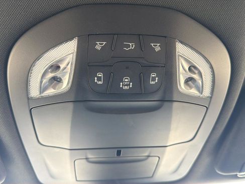 Used 2026 Chrysler Pacifica Select image 26