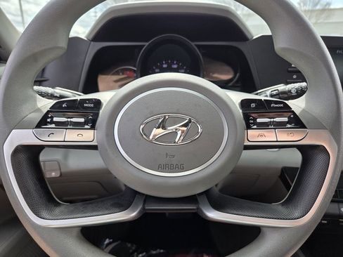 Used 2023 Hyundai Elantra SEL image 18