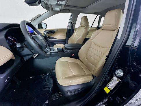 Used 2023 Toyota RAV4 XLE Premium FWD image 12
