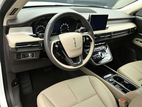 Certified 2022 Lincoln Corsair AWD w/ Equipment Group 101A image 9