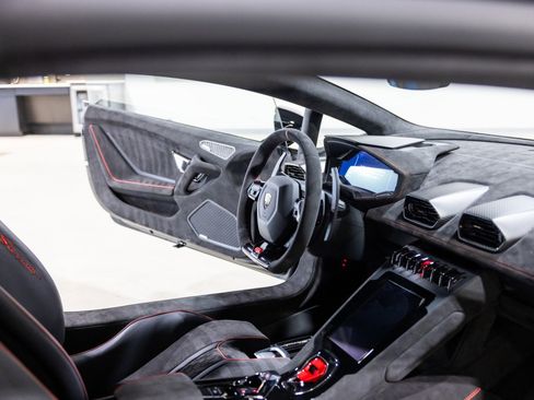 Used 2024 Lamborghini Huracan Sterrato AWD/4WD image 33