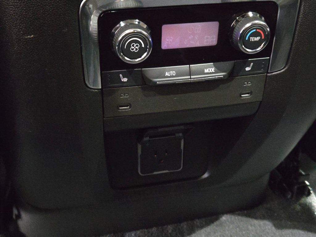 Used 2025 Chevrolet Tahoe High Country RWD image 21