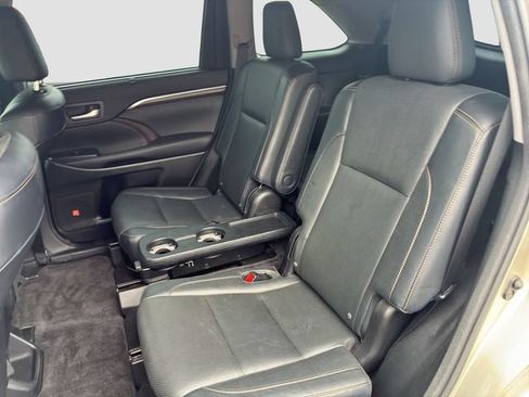 Used 2015 Toyota Highlander Limited Platinum AWD/4WD image 14