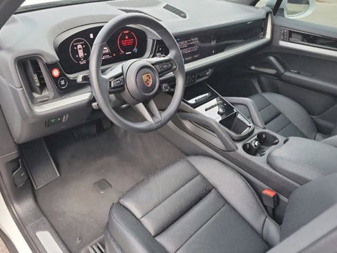 Used 2024 Porsche Cayenne S AWD/4WD image 5