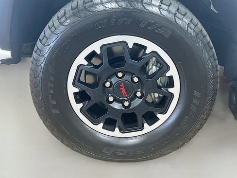 Used 2024 Toyota Tacoma TRD Off-Road AWD/4WD image 31
