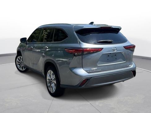 Used 2021 Toyota Highlander Limited FWD image 8