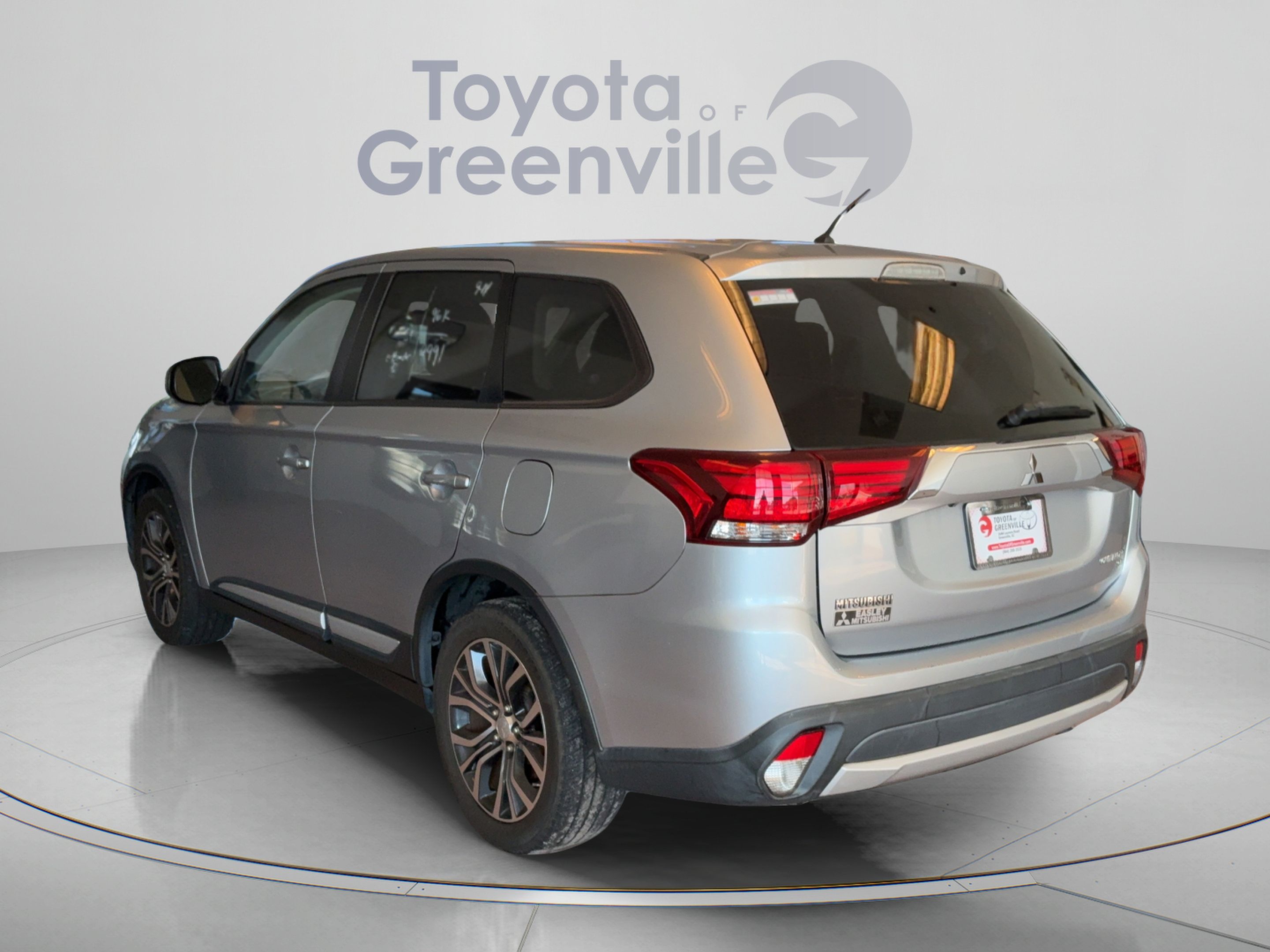 Used 2016 Mitsubishi Outlander SE FWD image 4