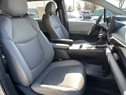 Used 2025 Toyota Sienna XLE image 13