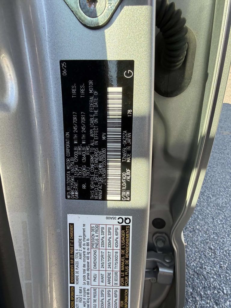 Certified 2025 Toyota 4Runner SR5 AWD/4WD image 9