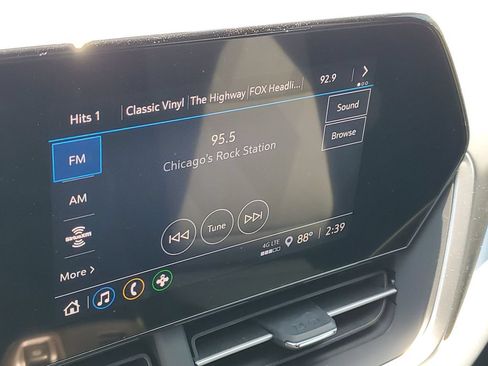 Certified 2025 Chevrolet Trax RS w/ Sunroof Package FWD image 28