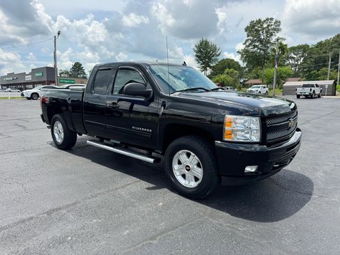 Used 2011 Chevrolet Silverado 1500 LT w/ All-Star Edition AWD/4WD image 4