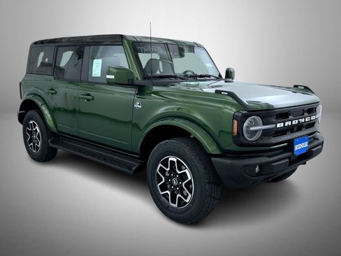 New 2025 Ford Bronco Outer Banks image 3