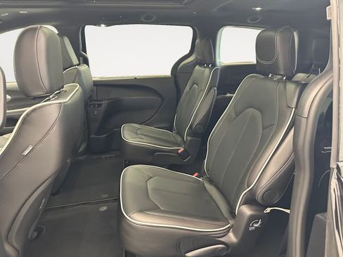 New 2026 Chrysler Pacifica Limited w/ S Appearance Package FWD image 13
