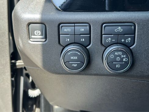 Used 2024 Chevrolet Silverado 1500 RST AWD/4WD image 17