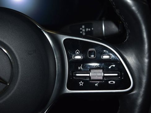 Used 2021 Mercedes-Benz GLC 300 4MATIC image 11