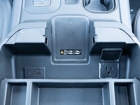 Used 2025 GMC Sierra 2500 AT4 w/ AT4 Premium Plus Package image 9