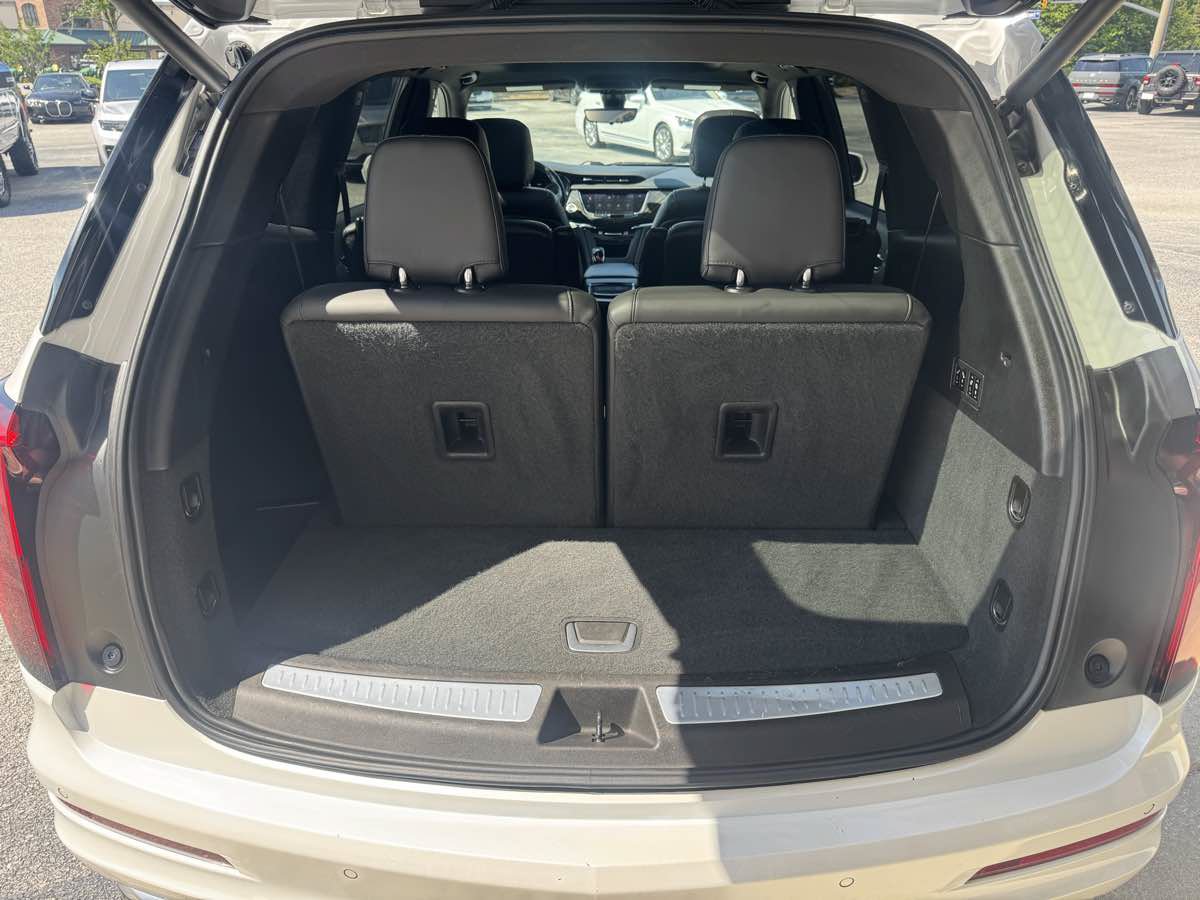 Used 2020 Cadillac XT6 Premium Luxury FWD image 30