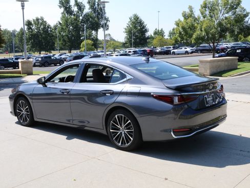 Used 2024 Lexus ES 300h w/ Premium Package FWD image 7